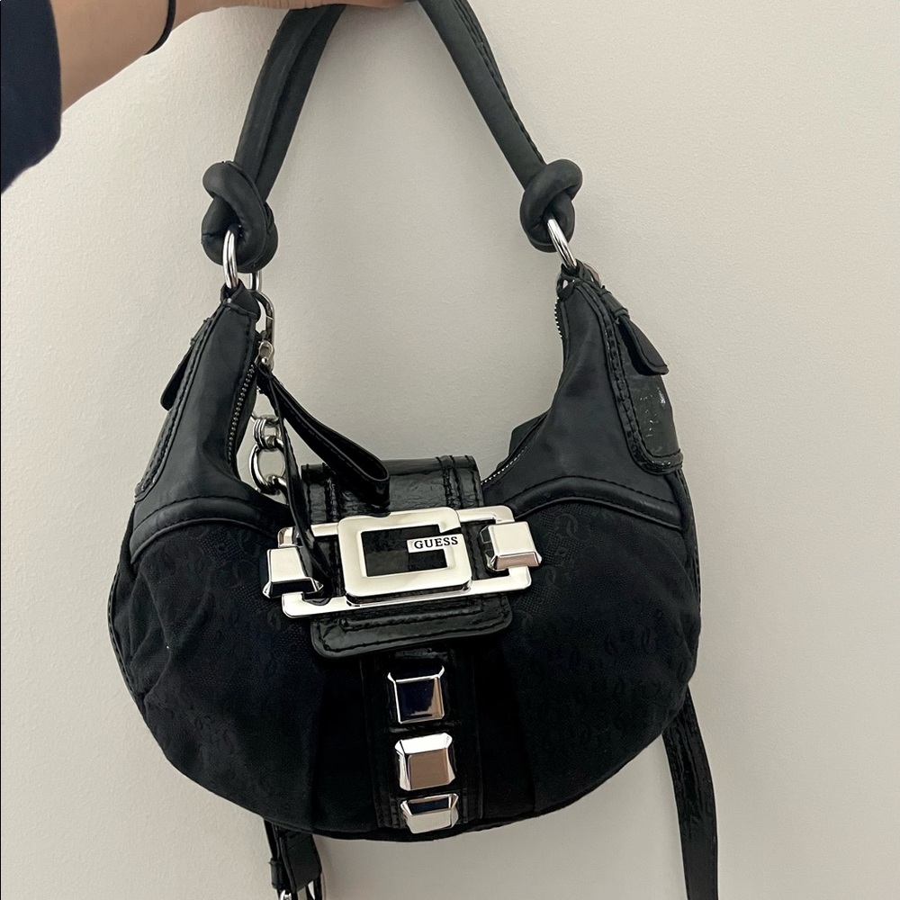 Unworn y2k early 2000s style Guess bag, comes with detachable long strap